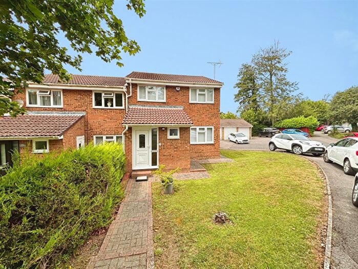3 Bedroom End Of Terrace House For Sale In Sinclair Close, Gillingham, ME8