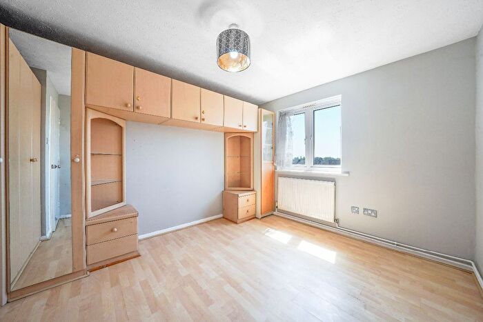 2 Bedroom Flat To Rent In Express Drive, Goodmayes, IG3