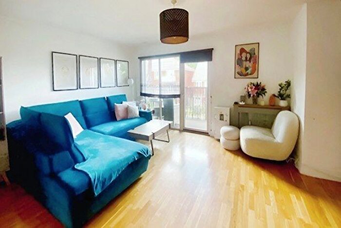 2 Bedroom Flat To Rent In The Courtyard, Basingstoke, RG22