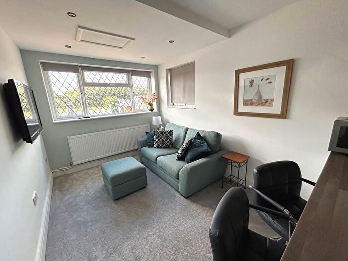 1 Bedroom Flat To Rent In Station Road, Hatfield, AL9