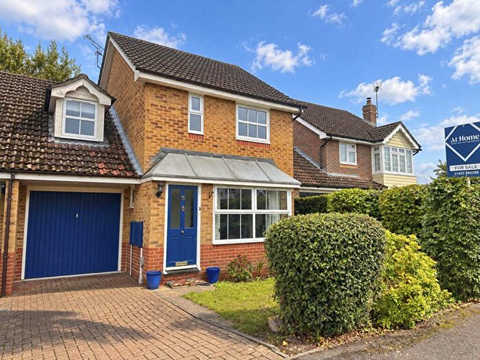 3 Bedroom Link Detached House For Sale In Greenfinch Way, Horsham, RH12
