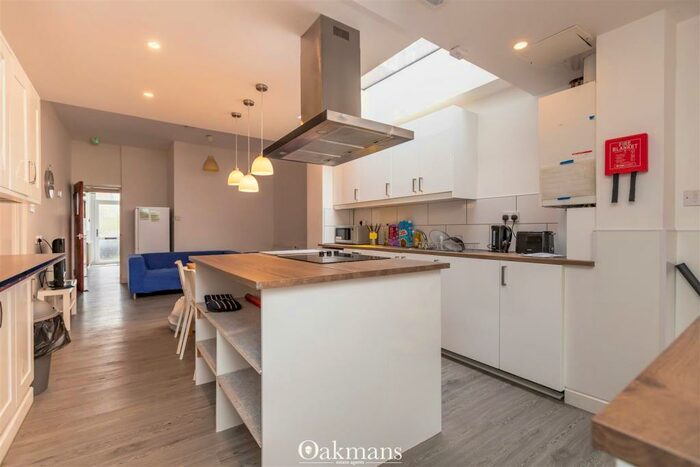 5 Bedroom House To Rent In Dawlish Road, Birmingham, B29