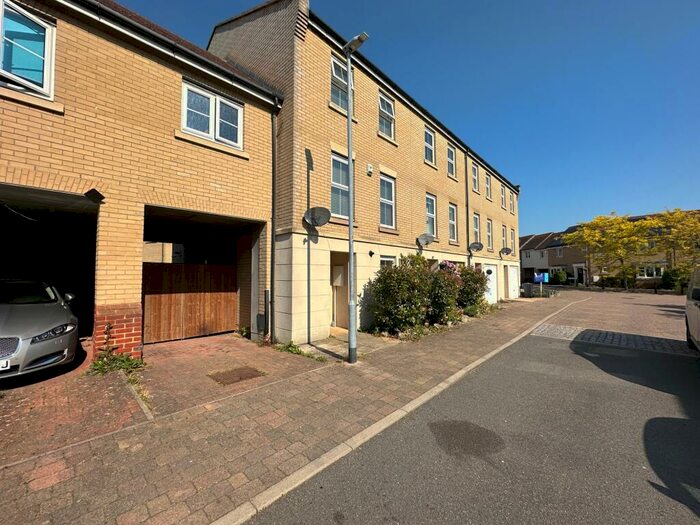 5 Bedroom House To Rent In Mortimer Way, Witham, CM8