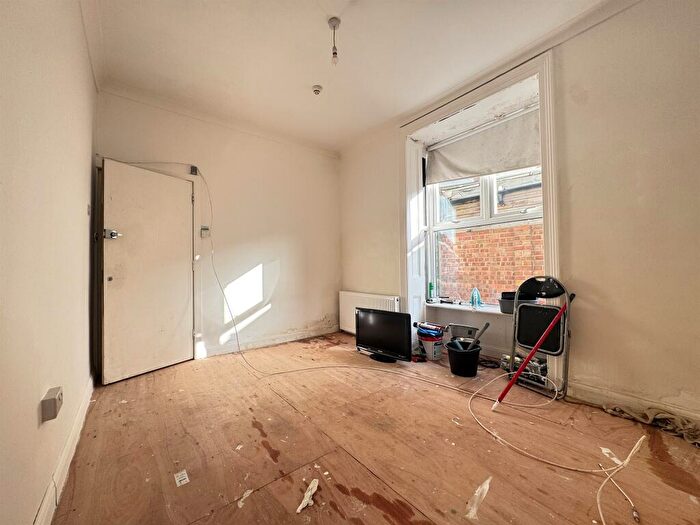 1 Bedroom Flat For Sale In Fratton Road, Portsmouth, PO1