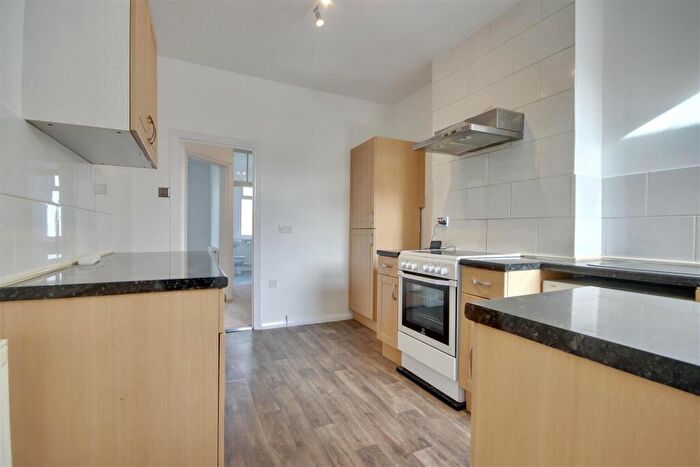 2 Bedroom Flat For Sale In Northern Parade, Portsmouth, PO2