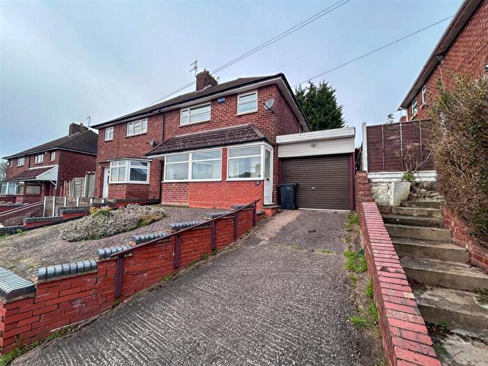 3 Bedroom Semi Detached House For Sale In Talbot Road, Dudley, DY2