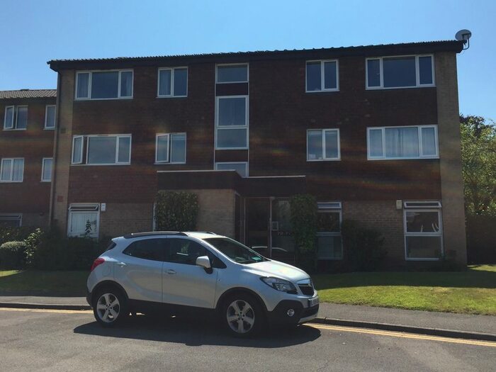 2 Bedroom Flat To Rent In Bardsley Close, Croydon, CR0