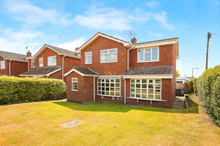 3 Bedroom Detached House For Sale In Dafydd Close, Mold, Clwyd, CH7