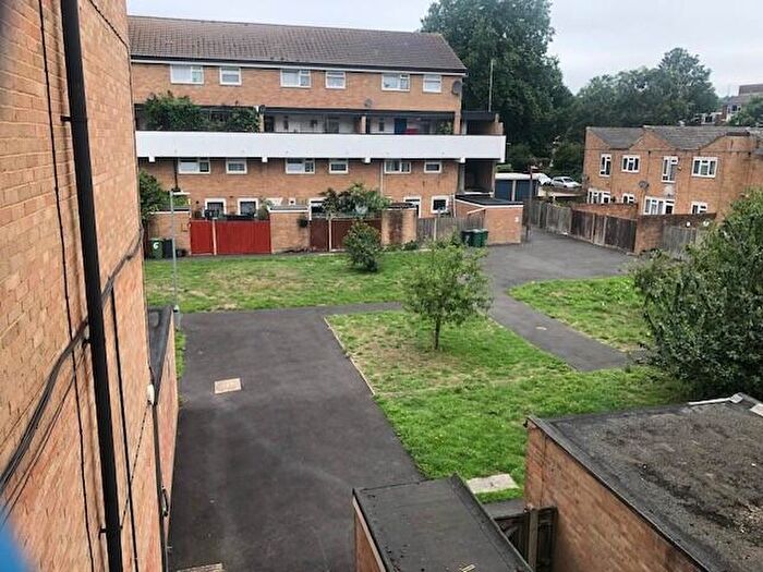 5 Bedroom Flat To Rent In Marston House, Redhill, RH1