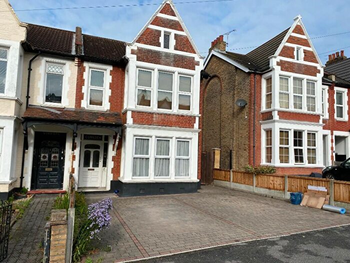 2 Bedroom Flat To Rent In Meteor Road, Westcliff-On-Sea, Essex, SS0
