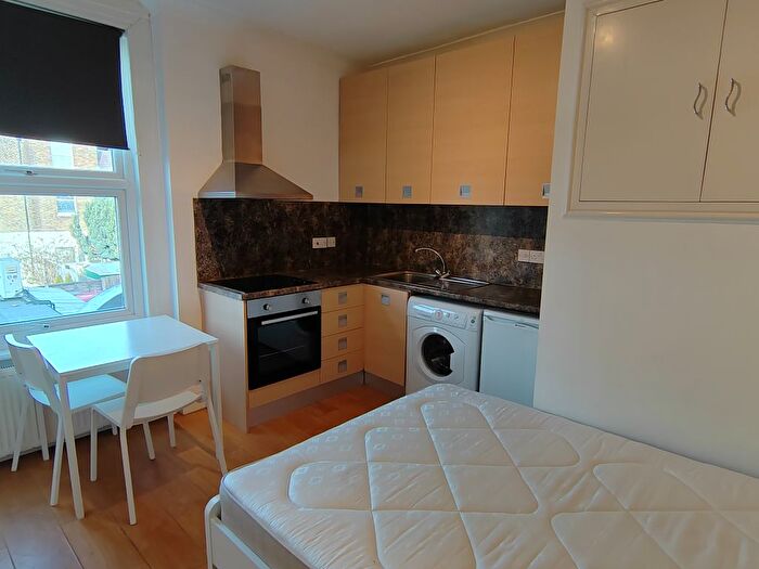 Studio To Rent In Walm Lane, Willesden Green, NW2