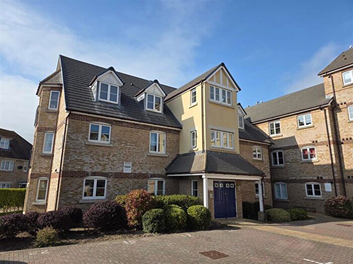 2 Bedroom Apartment To Rent In Doulton Close, Weymouth, DT4