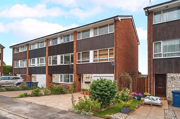 1 Bedroom Flat To Rent In Hall Close, Godalming, GU7