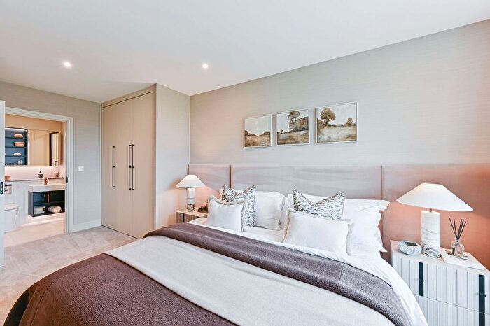 2 Bedroom Flat For Sale In London Square Wandsworth Common, Wandsworth, SW17