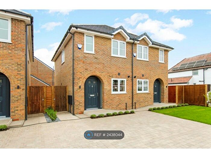 2 Bedroom Semi-Detached House To Rent In Shaggy Calf Lane, Slough, SL2