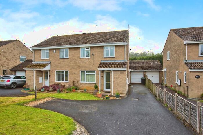 3 Bedroom Semi-Detached House For Sale In Compton Road, Yeovil, BA21