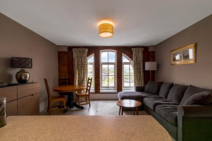 2 Bedroom Flat For Sale In Cheapside, Stroud, Gloucestershire, GL5
