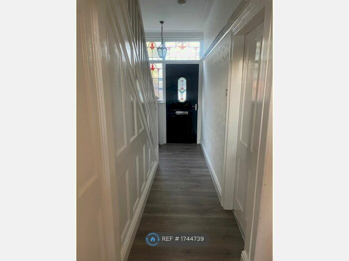 3 Bedroom Semi-Detached House To Rent In Bywell Road, Dewsbury, WF12