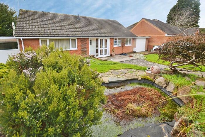 3 Bedroom Bungalow For Sale In Dumbleton Avenue, Leicester, LE3