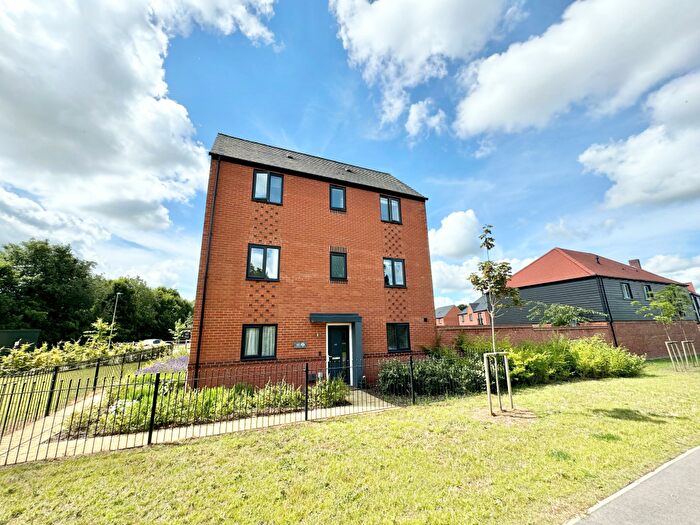 4 Bedroom House To Rent In Treetop Avenue, Basingstoke, RG23