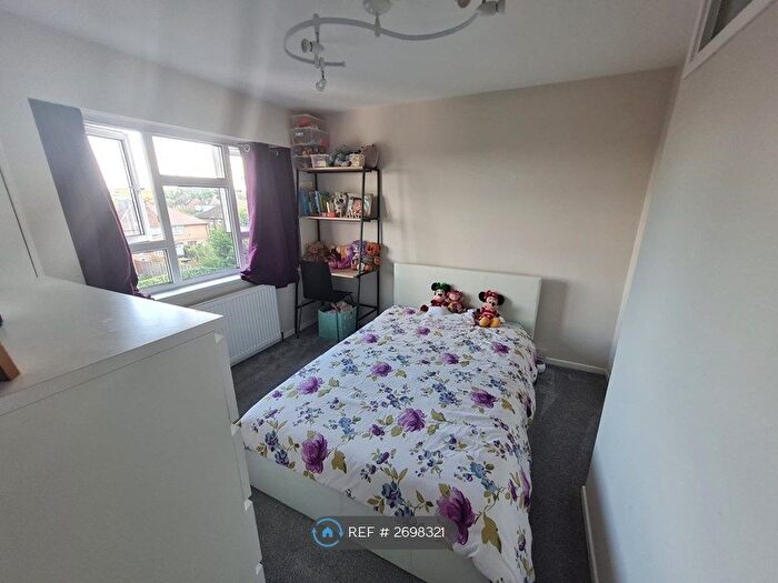 2 Bedroom Flat To Rent In Manor Way, Borehamwood, WD6