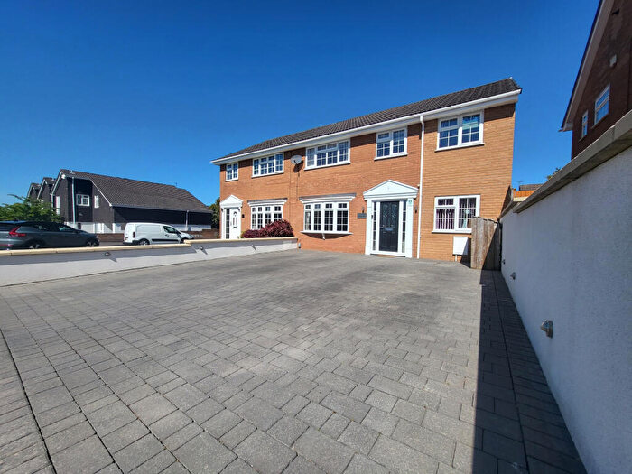 4 Bedroom Semi-Detached House To Rent In Dorset Way, Yate, Bristol, BS37