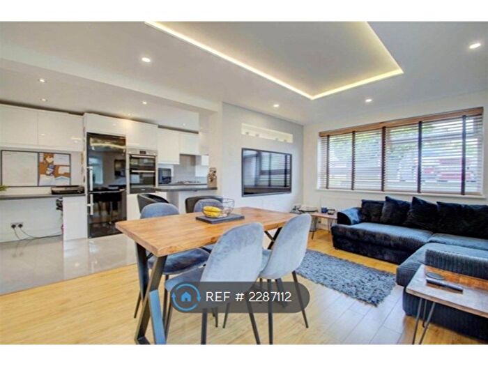 2 Bedroom Flat To Rent In Withy Lane, Ruislip, HA4