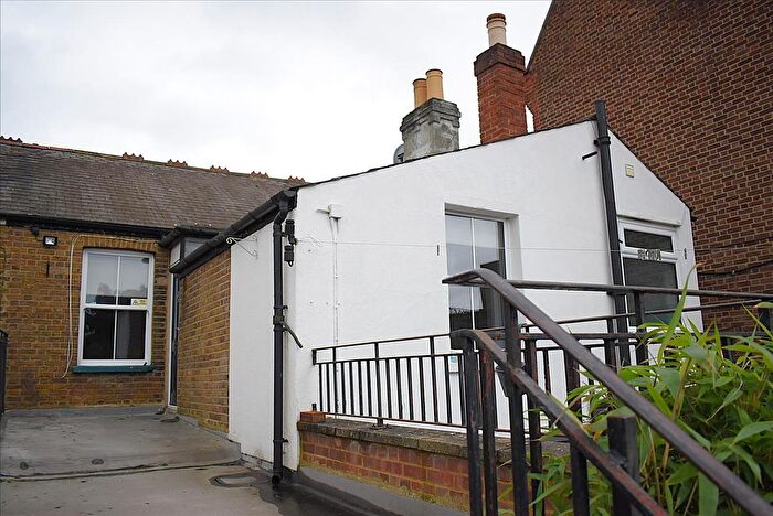 3 Bedroom Flat To Rent In Church Road, Ashford, TW15