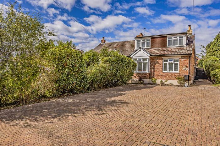 3 Bedroom Semi-Detached Bungalow For Sale In Frogmore Lane, Lovedean, PO8