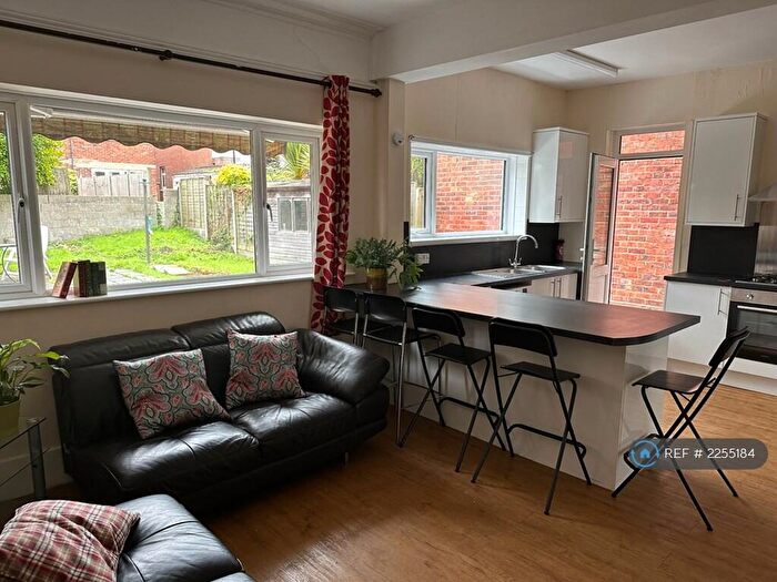 6 Bedroom Detached House To Rent In Frederica Road, Bournemouth, BH9