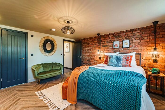 Studio To Rent In Allesley Old Road, Coventry, CV5