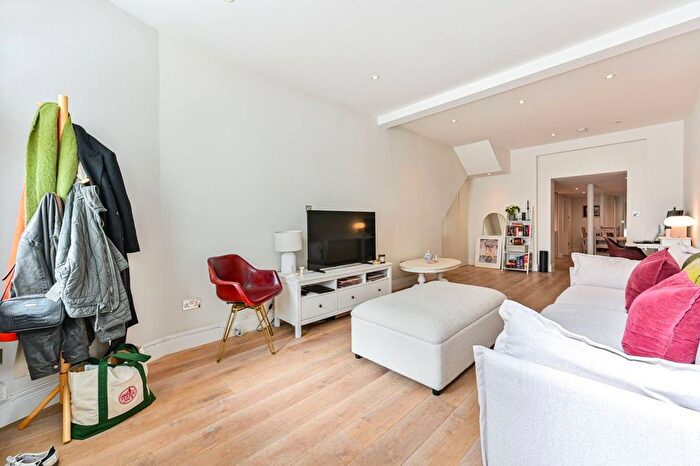 1 Bedroom Flat For Sale In Greyhound Road, Barons Court, London, W6