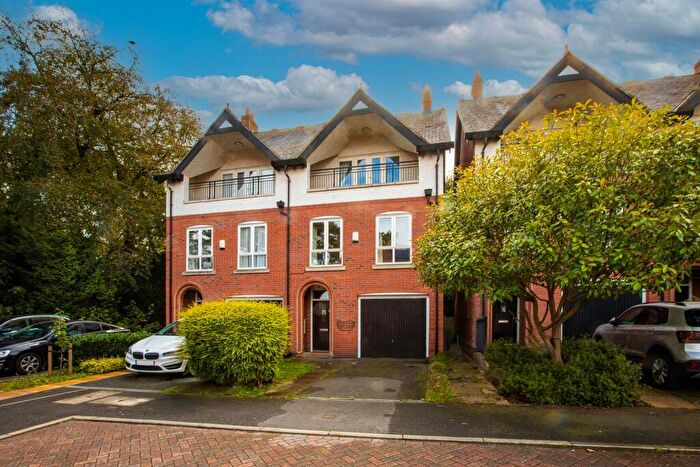 3 Bedroom Semi-Detached House For Sale In Barradale Court, Stoneygate, LE2