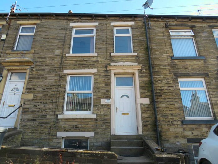 3 Bedroom Property To Rent In Carlton House Terrace, Halifax, HX1