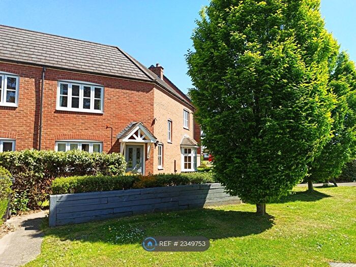 4 Bedroom Semi-Detached House To Rent In Solihul, Birmingham, B91