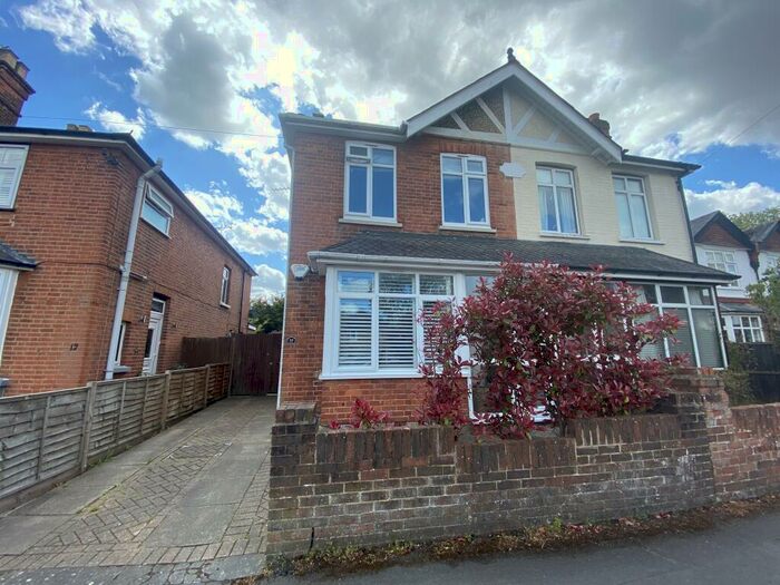 3 Bedroom Semi-Detached House To Rent In West Byfleet, KT14