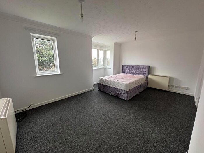 Studio To Rent In Cobbett Road, Bitterne, SO18
