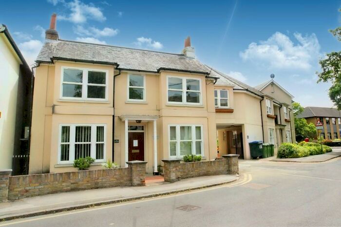 1 Bedroom Flat To Rent In Pleasant Place, Walton-On-Thames, Surrey, KT12