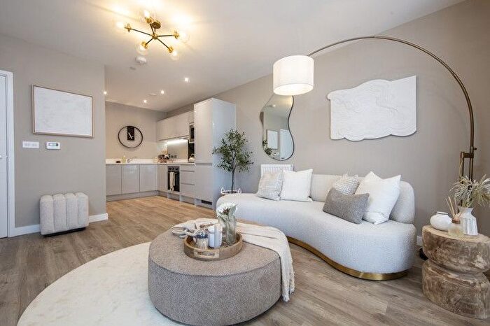 2 Bedroom Flat For Sale In High Street, Southall, UB1