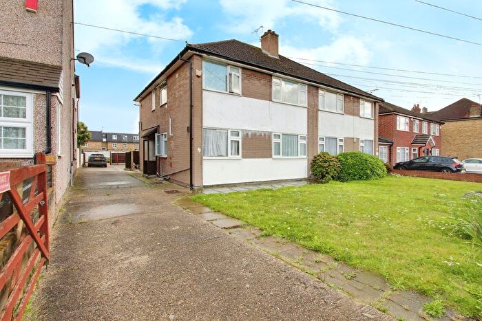 2 Bedroom Maisonette To Rent In Star Road, Uxbridge, UB10