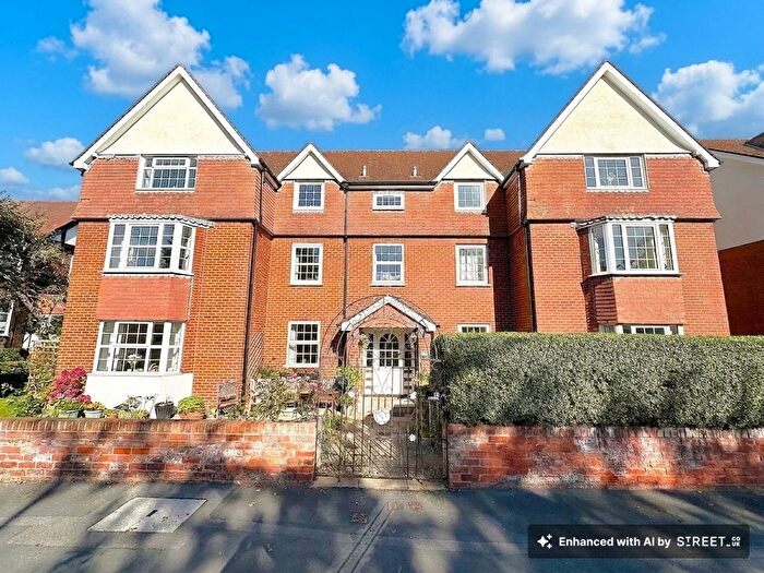 2 Bedroom Flat For Sale In Holbeck Hill, Albany House, YO11