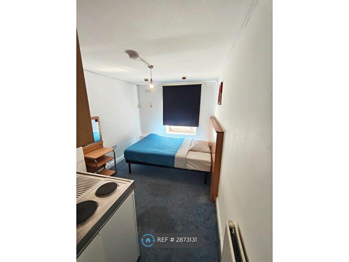 Studio To Rent In Dumfries St, Luton, LU1