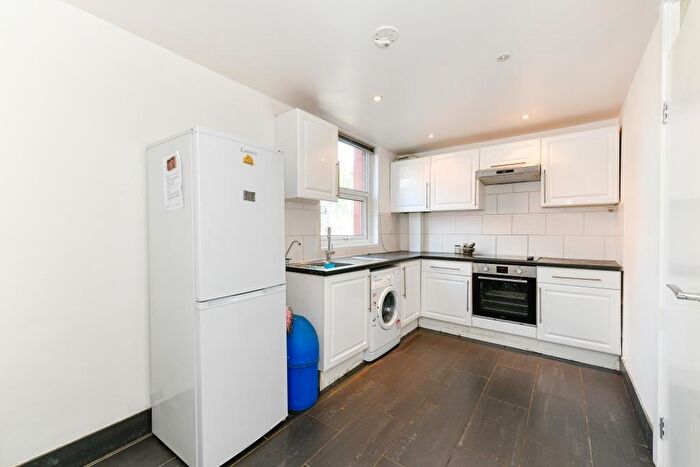 3 Bedroom Flat To Rent In Mowatt Close, Archway, N19