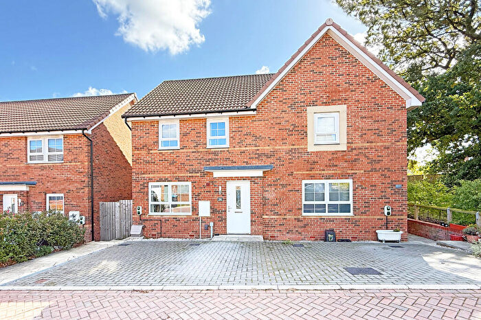 3 Bedroom Semi-Detached House For Sale In Greenside Close, Harrogate, HG1