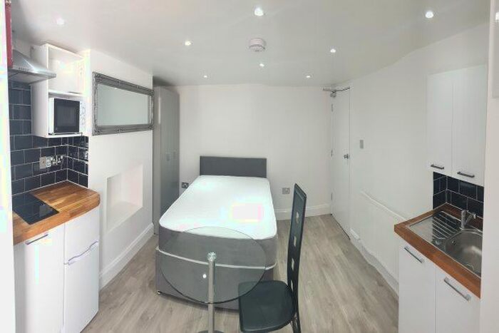 Studio To Rent In Bullingdon Road, Oxford, OX4