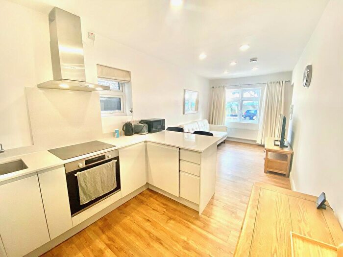 1 Bedroom Apartment To Rent In Wanstead Lane, IG1