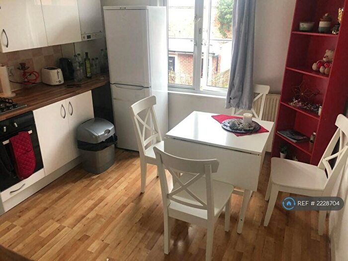 3 Bedroom Flat To Rent In Bertie Road, London, NW10