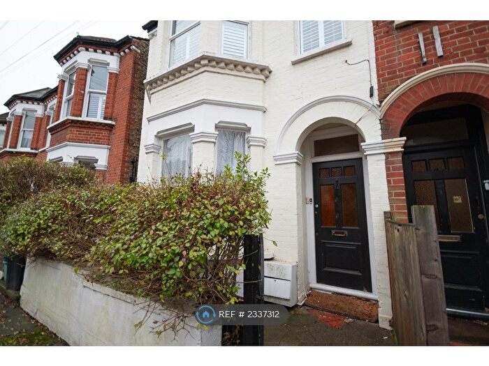 2 Bedroom Flat To Rent In Warren Road, London, SW19