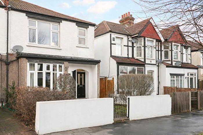 3 Bedroom Flat For Sale In Brighton Road, South Croydon, CR2