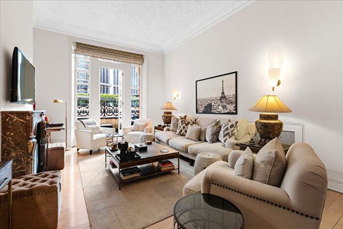 2 Bedroom Flat To Rent In Wellington Court, Knightsbridge, SW1X